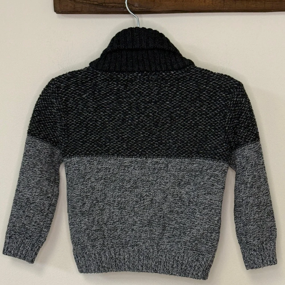 Retrofit: Boy Knit Long Sleeve Gray / Navy Pullover Sweater, Size 2T